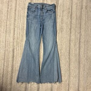 American Eagle Flared Jeans 👖🐳